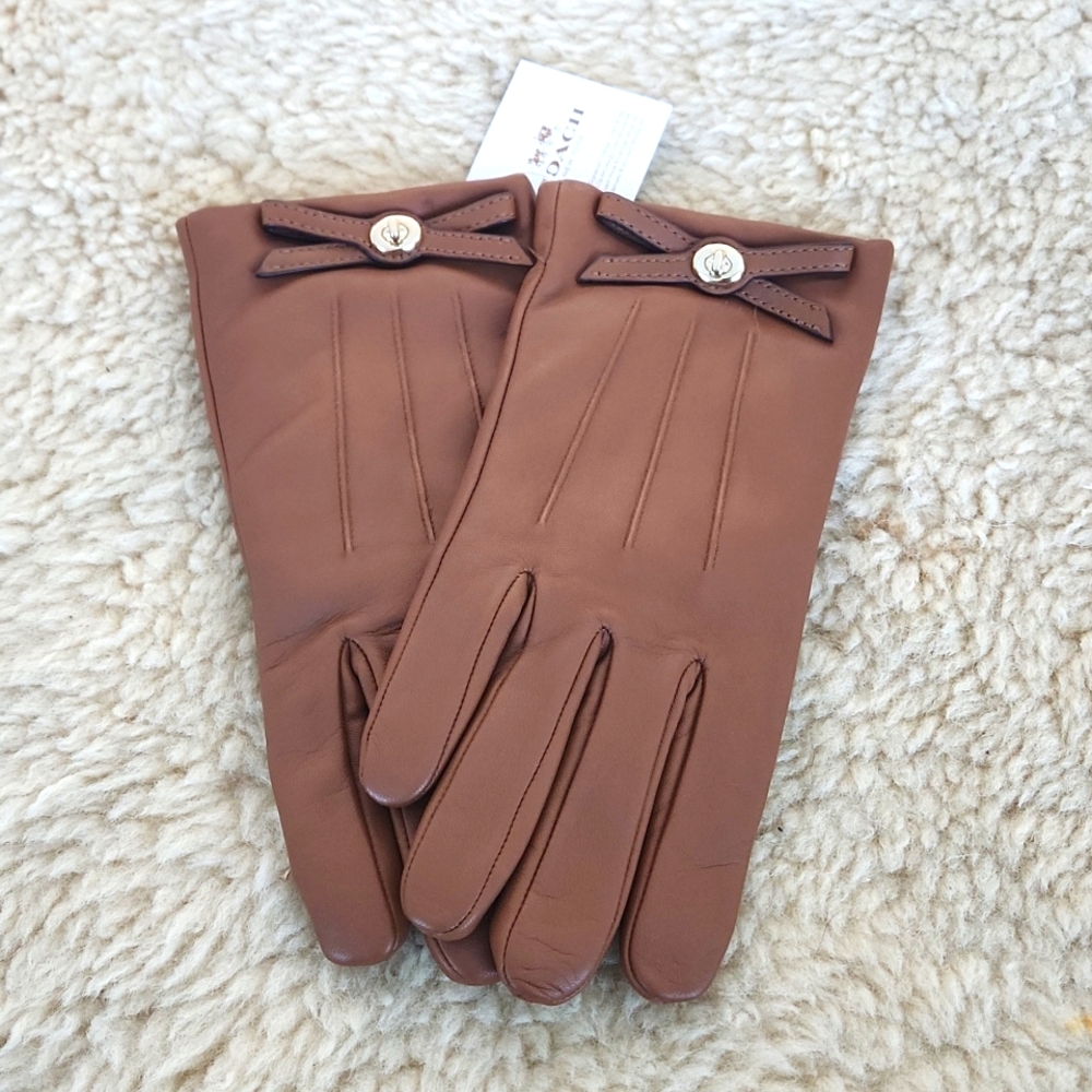NWT Coach Saddle Leather Turnlock Bow Women's Gloves 🤎🧤